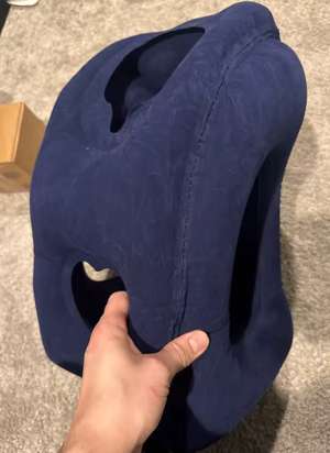 Foto de cliente con la almohada azul